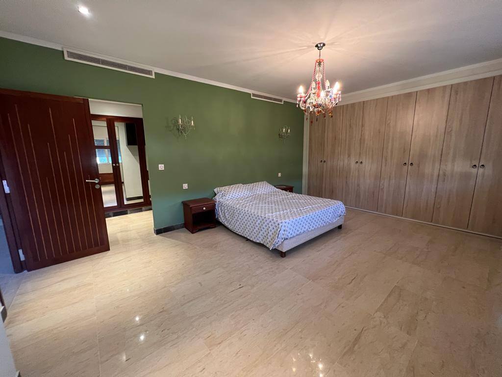 Villa S+5 avec piscine à La Marsa 
